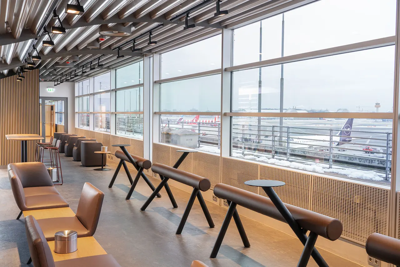 innovative-sitzkonzepte-flughafen-anlehnstuetze